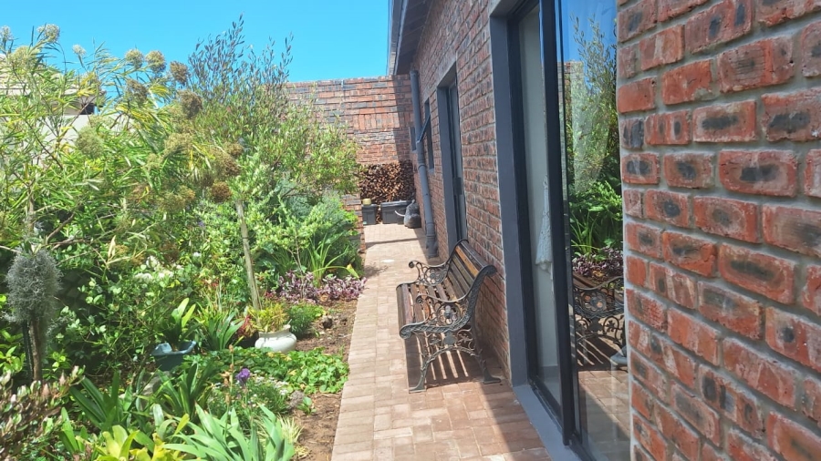 4 Bedroom Property for Sale in Stilbaai Wes Western Cape